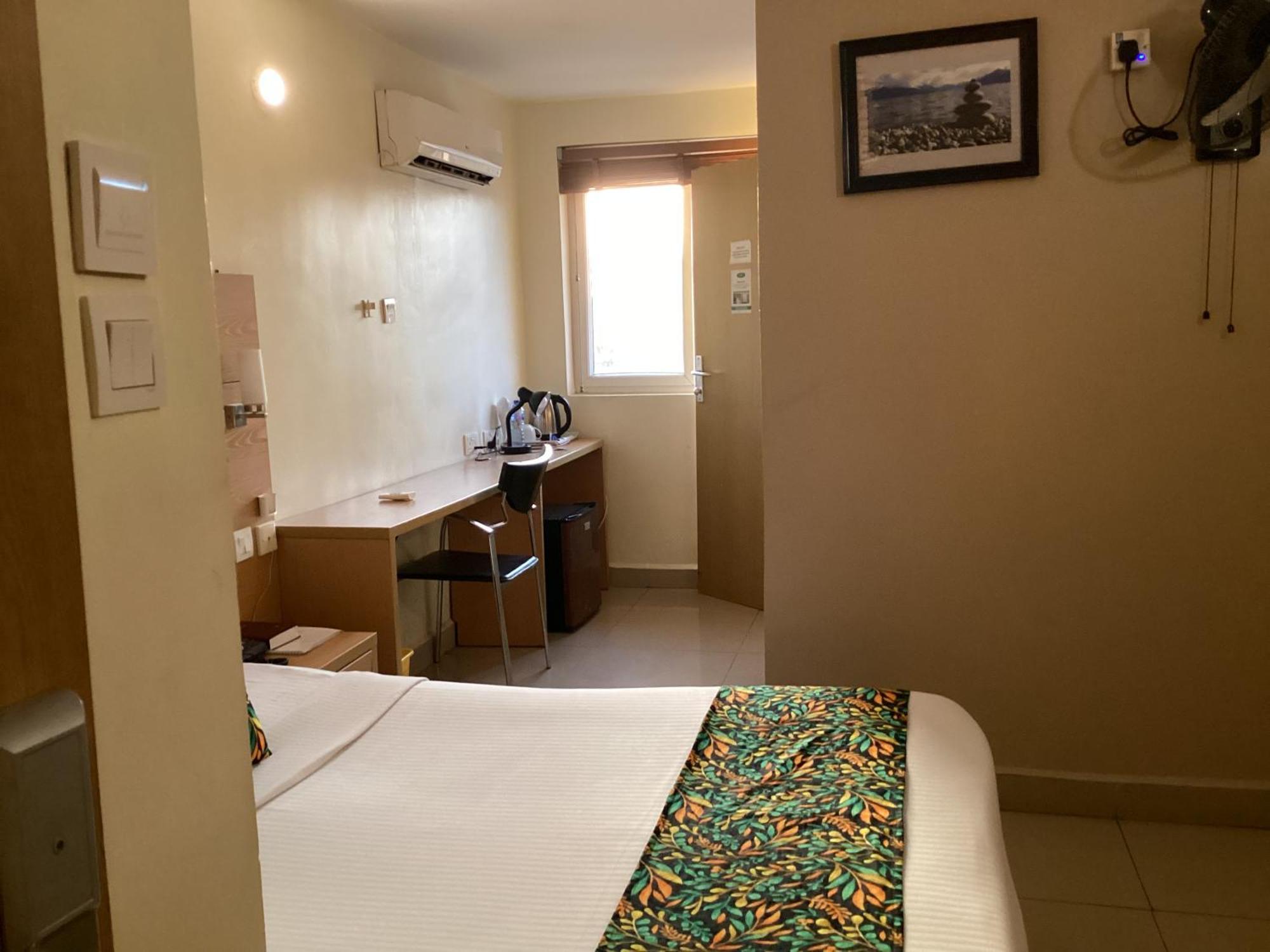 Adis Hotels イバダン エクステリア 写真