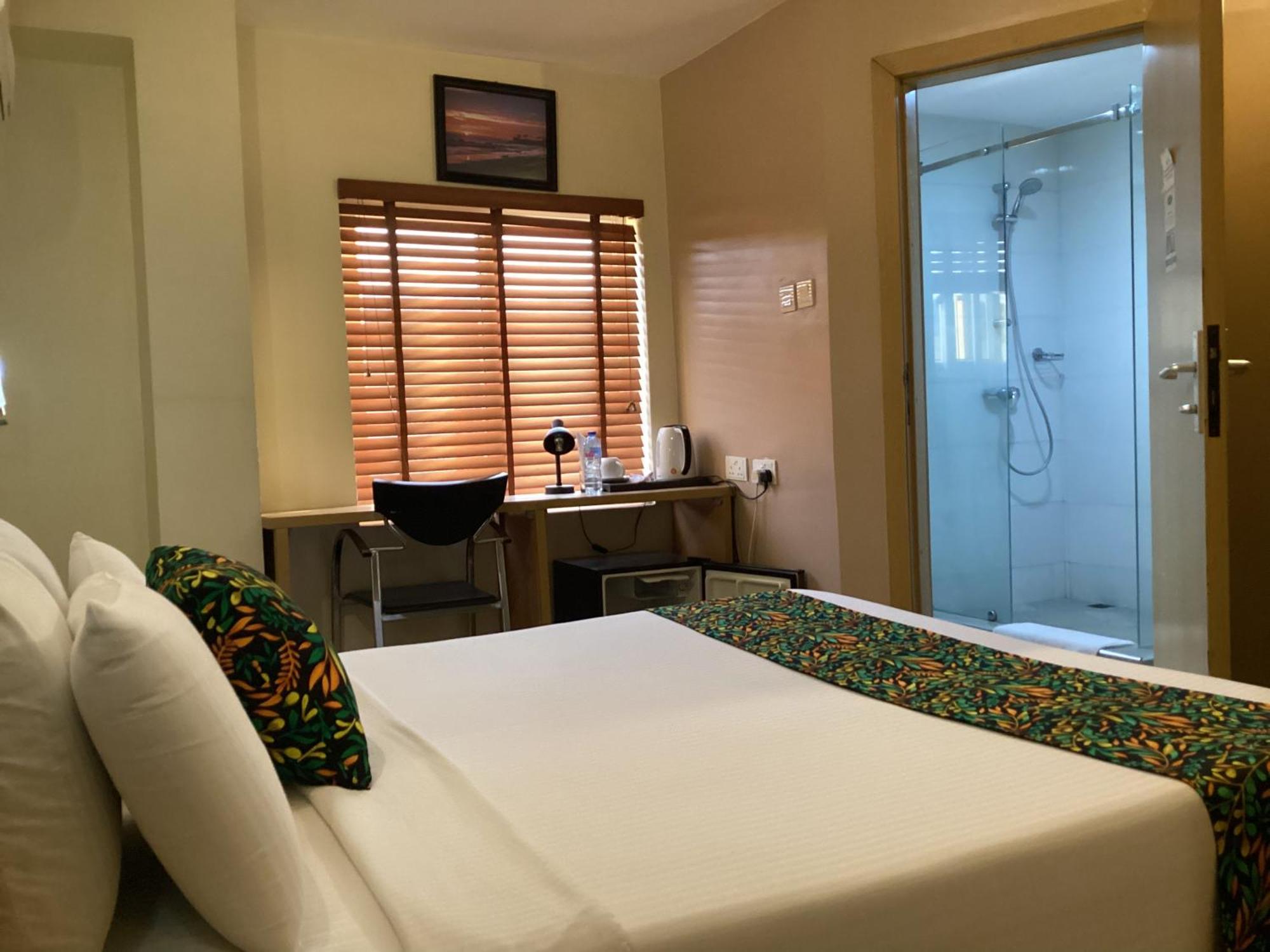 Adis Hotels イバダン エクステリア 写真