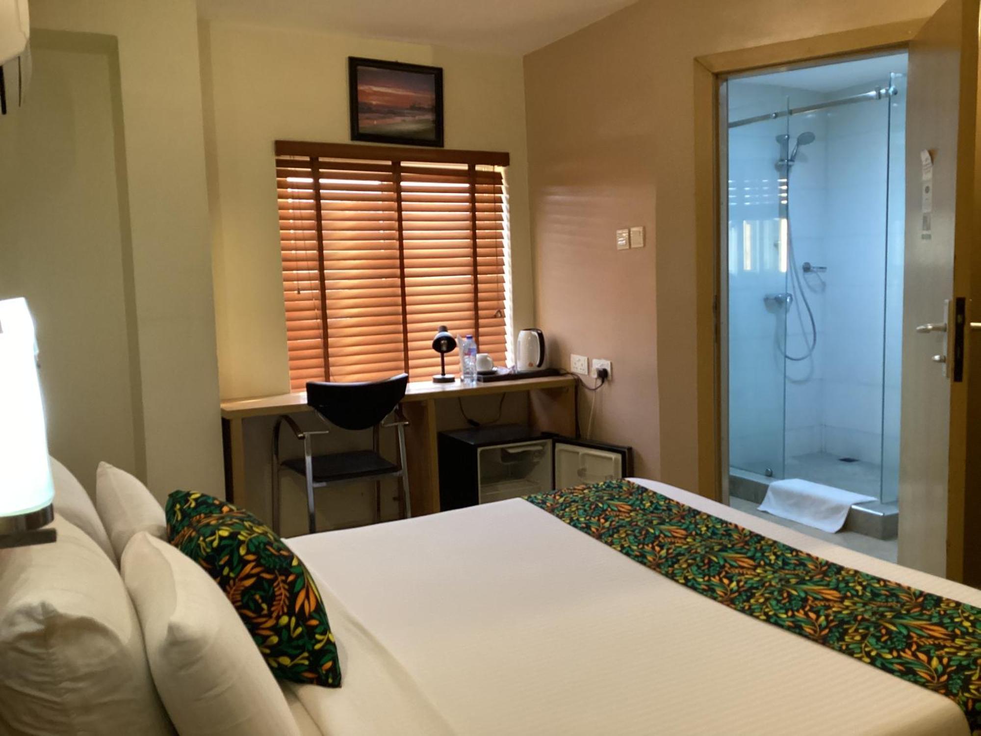 Adis Hotels イバダン エクステリア 写真
