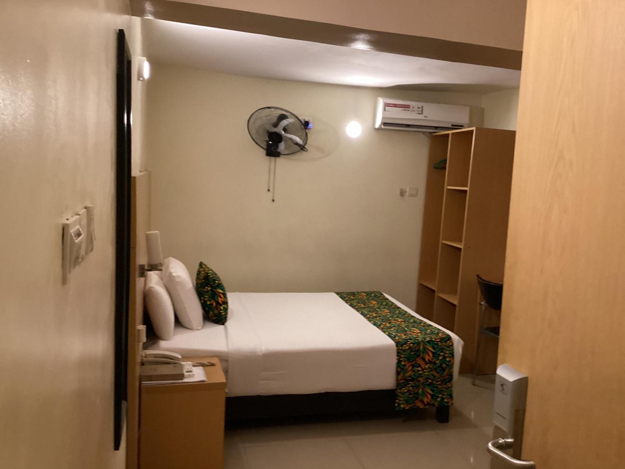 Adis Hotels イバダン エクステリア 写真